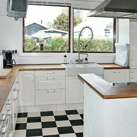 Three-bedroom Holiday In 2 Feriehus *
